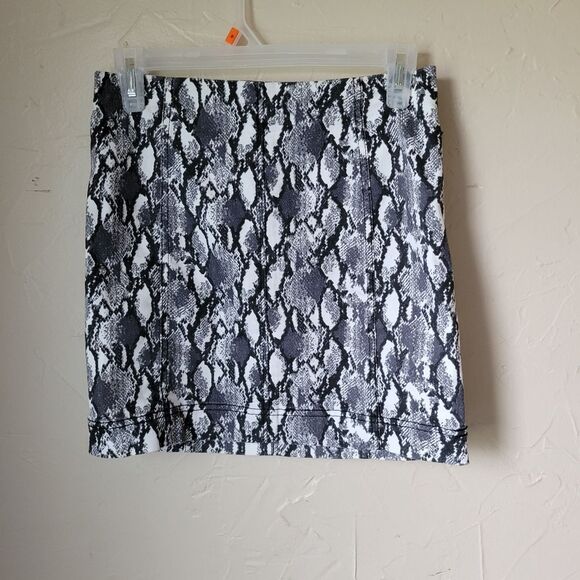 Jolt snake skin mini skirt, juniors size 3/26w - Picture 1 of 3